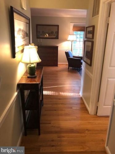 2056 Cobblestone Ln, Herndon, VA 20191-4038