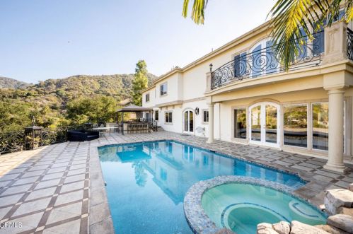 1958 Calafia St, Glendale CA  91208-2306 exterior