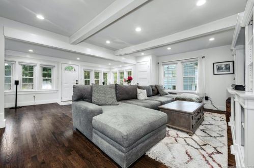 129 Grumman Ave, Norwalk CT  06851-2404 exterior