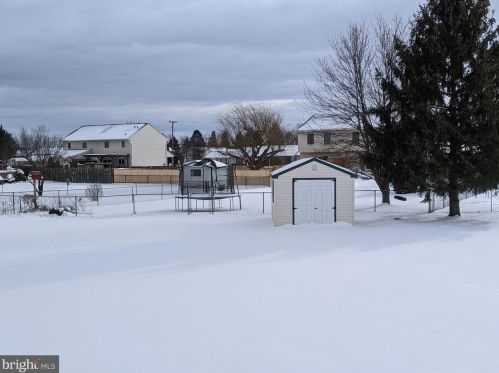 18 Sycamore Ln, Hanover PA 17331-4937 exterior