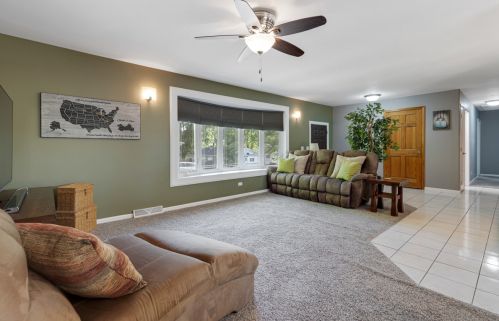 214 Highland Ave, Pingree Grove IL  60140-9456 exterior