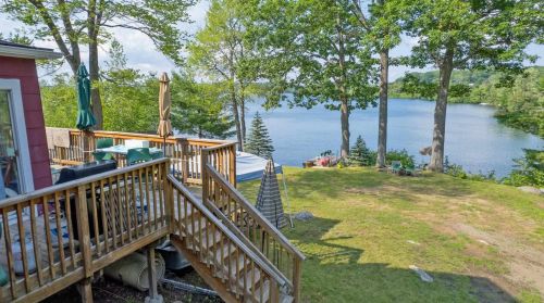 31 Opechee St, Laconia, NH 03246-2617