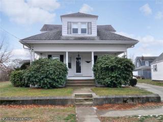30 Norman Ave, Cranston, RI 02910-5813