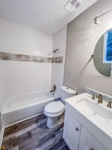 3267 Creekwood Dr, Rex GA 30273-2117 exterior