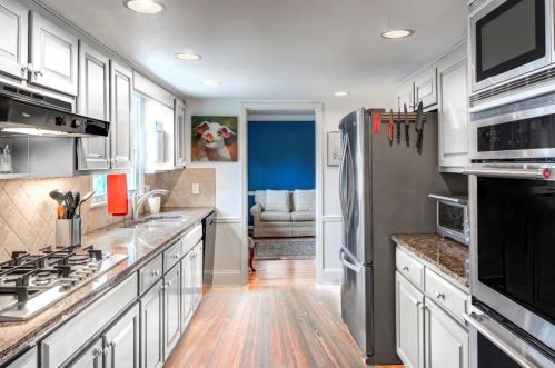 330 Highbrook Dr, Atlanta GA  30342-2315 exterior