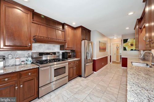 457 Crystal Lake Ave, Tavistock NJ 08033-2819 exterior