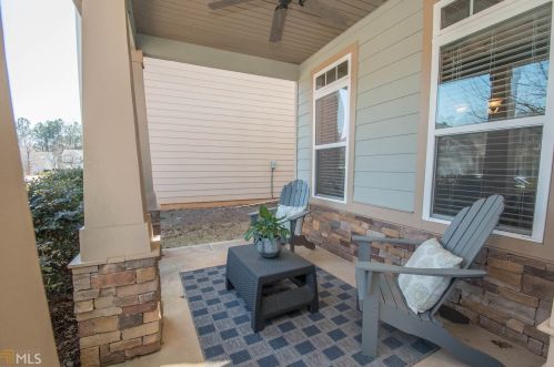 22 Thomaston St, Newnan, GA 30263-5779