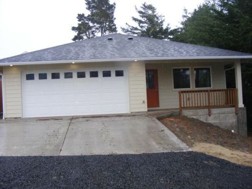 237 29th St, Newport, OR 97365-4898