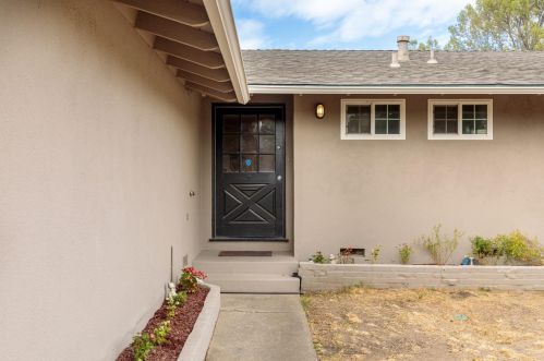 8953 Amerigo Ave, Citrus Heights, CA 95662-4611