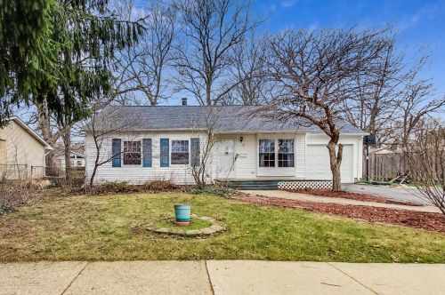 12 Crestview Ter, Buffalo Grove, IL 60089-2108