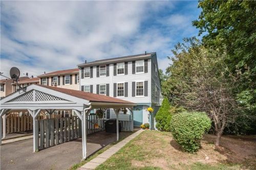 96 Rising Trail Dr, Middletown, CT 06457-1672