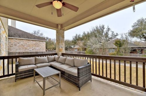 8200 Alophia Dr, Austin TX  78739-1998 exterior