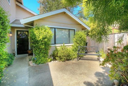 556 Buckeye Ct, Benicia, CA 94510-3702