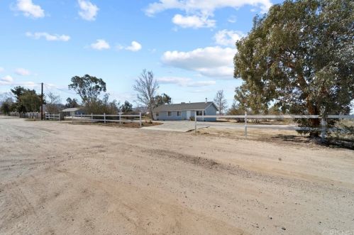 36515 86th St, Juniper Hills, CA 93543-1717
