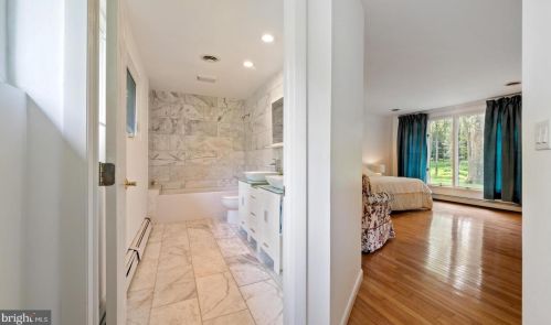 69 Bayberry Rd, Princeton NJ  08540-7418 exterior