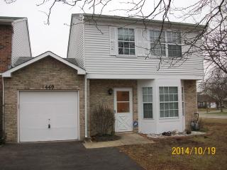 1449 Oxford St, Carol Stream IL  60188-9094 exterior