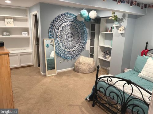 2258 Water Garden Dr, Hanover PA 17331-8319 exterior