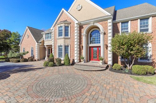 2 Pegasus Dr, Tinton Falls, NJ 07724-2875