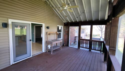 204 Julie Ln, Pingree Grove IL  60140-8379 exterior