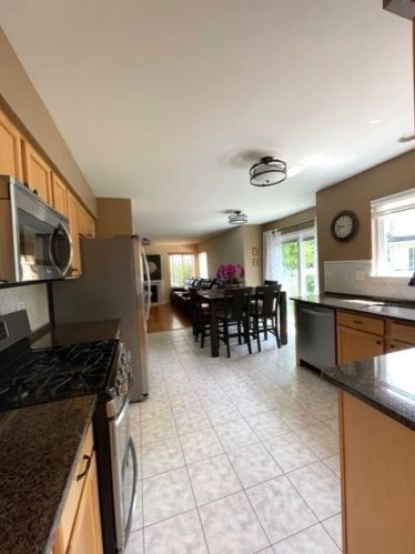 2140 Sudbury St, Naperville, IL 60564-8420