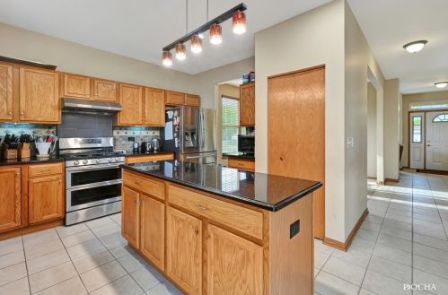 3519 High Ridge Rd, Carpentersville, IL 60110-3221