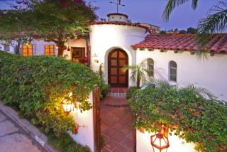 2510 Chislehurst Pl, Los Angeles, CA 90027-1050