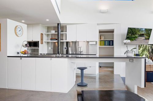 1101 Cyn Edge Dr, Austin TX  78733-2005 exterior