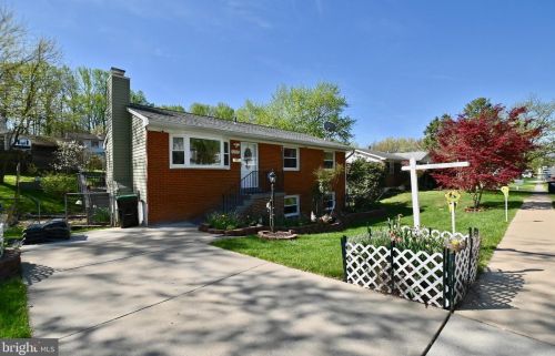 4305 Hemingway Dr, Woodbridge, VA 22193-5118
