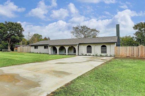 707 Shirleen Dr, Taylor Lake Village TX  77586-5433 exterior