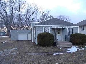 107 7th St, Cleveland, IL 61241-9702