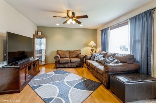 115 Willow Ave, Bull Valley, IL 60098-2573