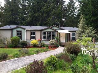 14702 Plum Nelly Ln, Rainier, WA 98576-9627