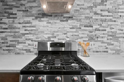 4247 Cresthaven Rd, Dallas TX  75209-3009 exterior