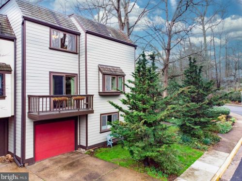1601 Park Overlook Dr, Herndon, VA 20190-4920