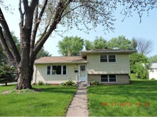 2271 16th Ave, Saint Paul, MN 55109-2331