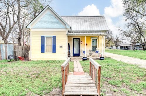 305 Live Oak St, Hico, TX 76457-6419