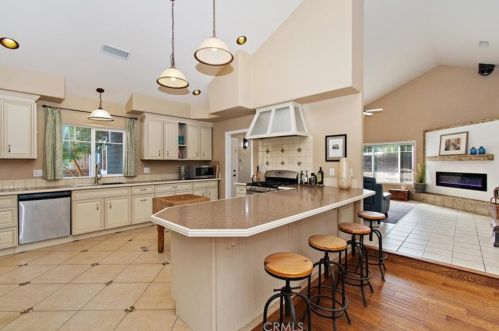 1236 Bradley St, Riverside CA 92506-5408 exterior