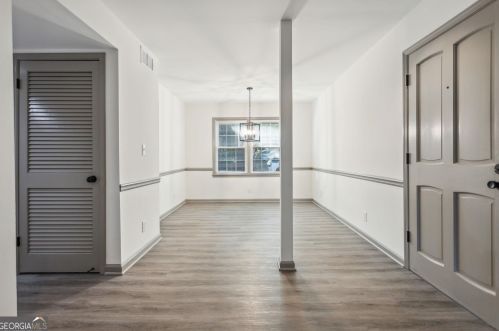 74 Montre Sq, Atlanta GA  30327-4044 exterior