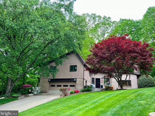 7211 Danford Ln, Springfield, VA 22152-3517
