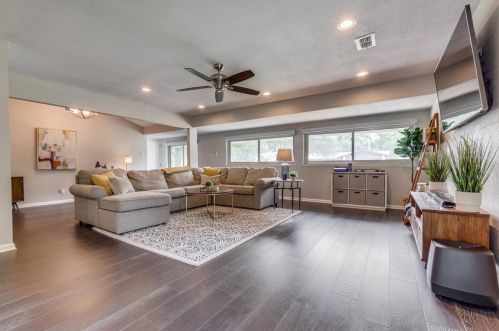 11221 Dalron Dr, Dallas TX  75218-1317 exterior