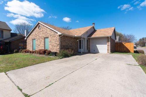 6715 Old Stone Dr, Fort Worth, TX 76137-2390