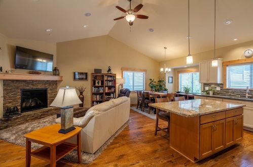 12901 Northwoods Blvd, Truckee CA  96161-6346 exterior