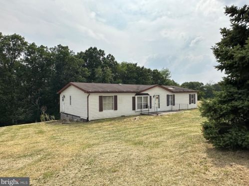 101 Grand View Rd, Three Churches WV 26757-7128 exterior