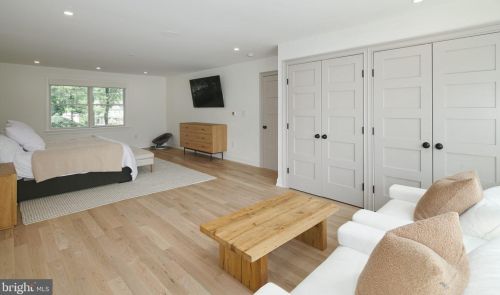 377 Kings Hwy, Tavistock NJ 08033-2004 exterior