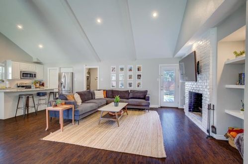 3249 Chapel Downs Dr, Dallas TX  75229-5836 exterior