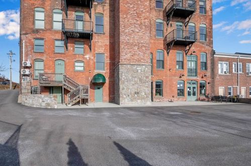 10 Canal St, Westerly RI  02891-1510 exterior