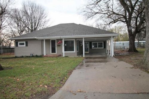 726 Main St, Cherryvale, KS 67335-1116