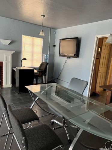 5842 Magnolia Ave, Riverside CA  92506-1827 exterior