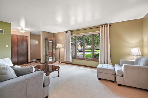 9328 Orchard Dr, Hammond, IN 46322-3033