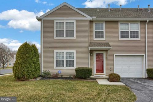 31 Courtyard Dr, Carlisle PA  17013-1395 exterior